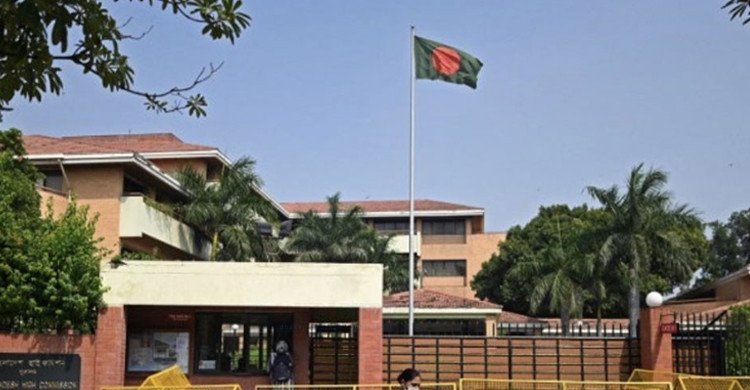 দিল্লিতে বাংলাদেশ হাইকমিশনে উগ্র হিন্দুত্ববাদীদের হামলা, এখনো নীরব ভারত সরকার